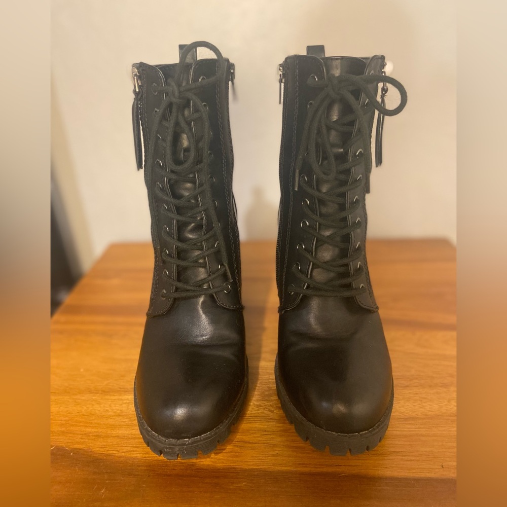 Lightly used chunky lace up black leather boots, with in/outside zipper detail